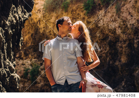 Man and woman walking and kissing in the cleft 47981408