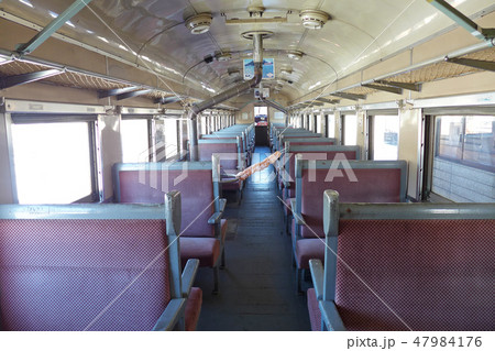 津軽鉄道のストーブ列車の車内 47984176