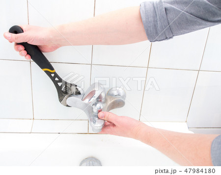 Plumber uninstalling faucet 47984180