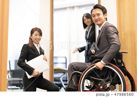 日本ユニバーサルマナー協会監修素材 ビジネス 47986560