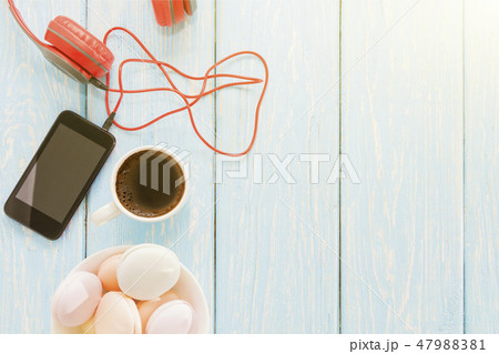 the marshmallow is next to the phone  47988381