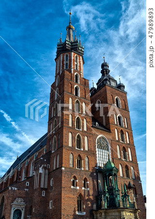 Church of St. Mary in the main Market Square on the background dramatic sky. Basilica Mariacka 47989893