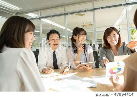 ビジネス ミーティング オフィス ビジネイメージ ビジネス ミーティング オフィス ビジネイメージ 47994414