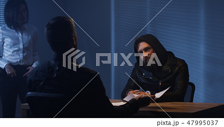 Investigators interrogating a criminal 47995037