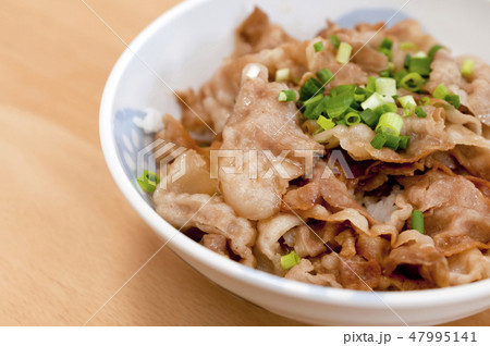 豚バラ丼 豚バラ丼 47995141