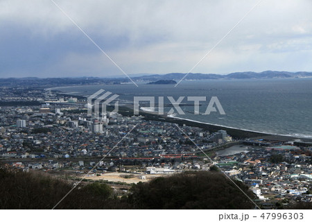 平塚　湘南平高麗山　山頂からの風景　湘南と江の島遠景　　 47996303