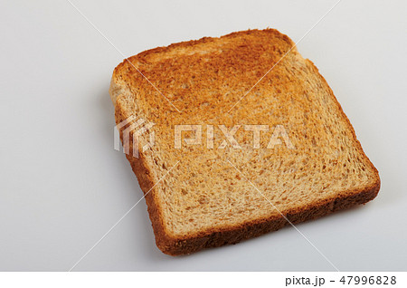 Angle view of toasted bread 47996828