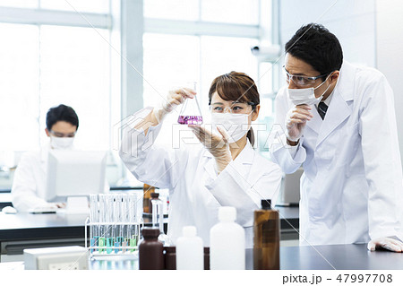 研究　サイエンス　科学　実験　科学者　化学者 47997708
