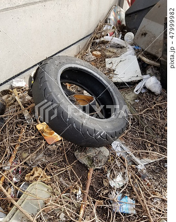 都市の不法投棄　タイヤ 47999982