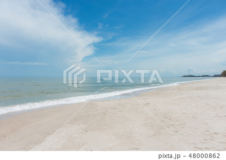 The sea in summer The sea in summer 48000862