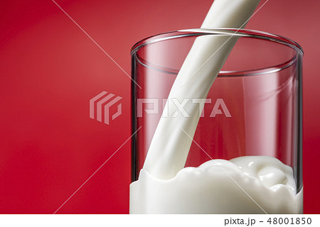 牛乳 クローズアップ 牛乳 クローズアップ 48001850