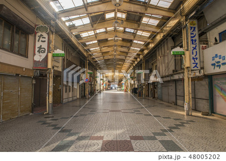 過疎化イメージ 閑散とした商店街 過疎化イメージ 閑散とした商店街 48005202