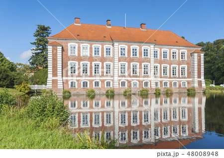 Mansion of Gut Gueldenstein in Harmsdorf 48008948