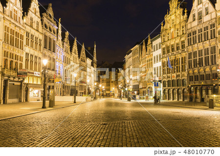 ベルギー　アントワープ　グローテ・マルクト前 48010770