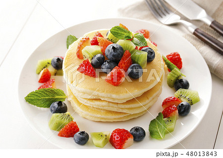 フルーツパンケーキの写真素材
