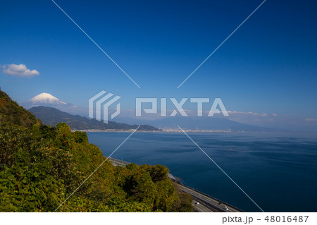 薩堆峠より富士山と駿河湾を望む（由比） 48016487