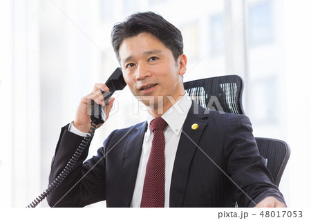 弁護士 ミドル男性 弁護士 ミドル男性 48017053