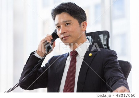 弁護士　ミドル男性 48017060