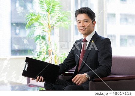 弁護士　ミドル男性 48017112