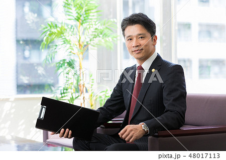 弁護士　ミドル男性 48017113