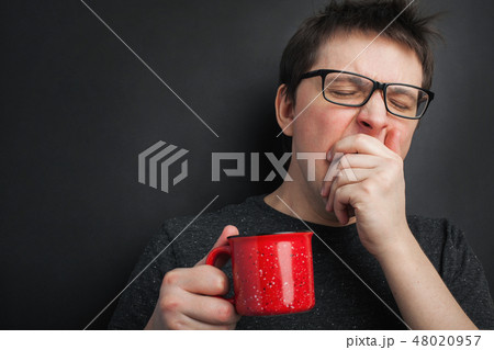 Sleepy yawning man. 48020957