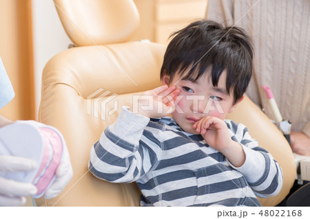 歯医者が嫌いな子供 48022168
