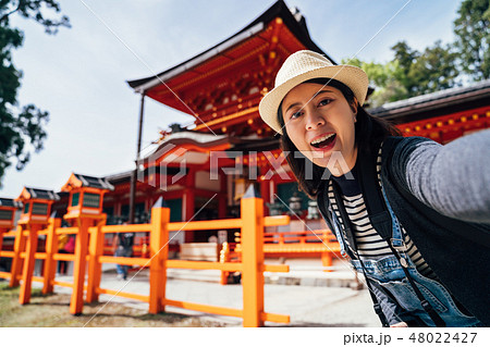 tourist take self portrait kasuga taisha tourist take self portrait kasuga taisha 48022427
