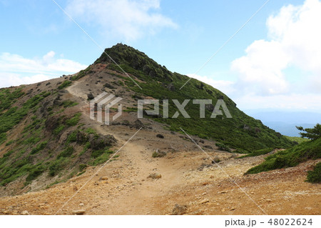 福島県の安達太良山 48022624