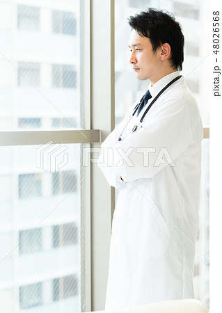 考える医師 48026568