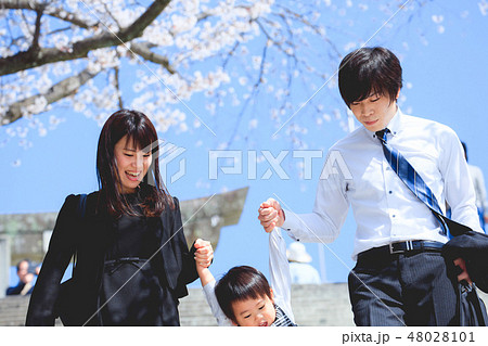 新入園 家族 桜 新入園 家族 桜 48028101