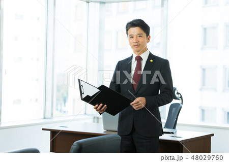 弁護士 ミドル男性 弁護士 ミドル男性 48029760
