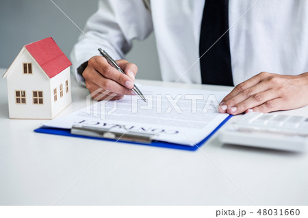 Man sign a home insurance policy on home loans, Businessman sign Man sign a home insurance policy on home loans, Businessman sign 48031660