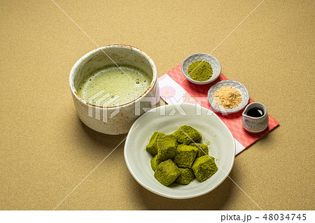 わらびもち traditional Japanese Sweet taste desert 48034745