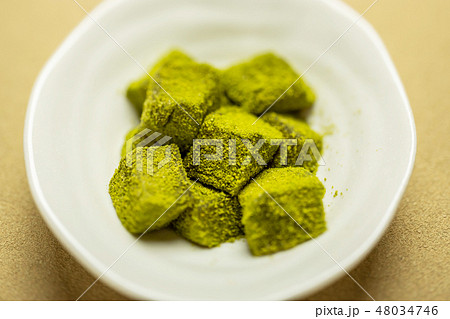 わらびもち traditional Japanese Sweet taste desert わらびもち traditional Japanese Sweet taste desert 48034746