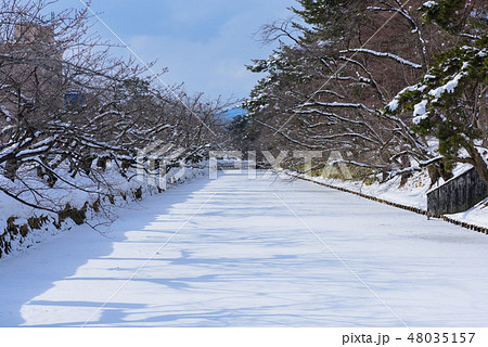 弘前城のお濠 弘前城のお濠 48035157