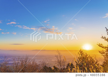京都市内遠望　日の出イメージ 48035166