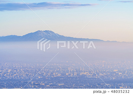 冬の京都市内遠望　 48035232