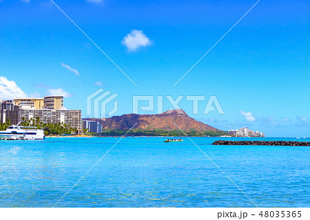ワイキキビーチ（ハワイ） 48035365