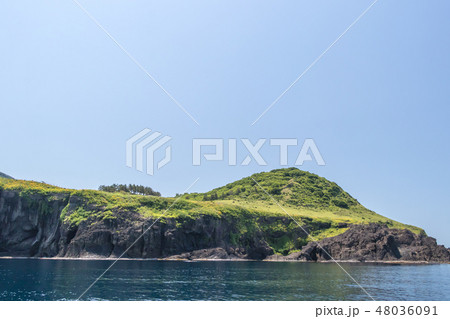 海からの外海府海岸 48036091