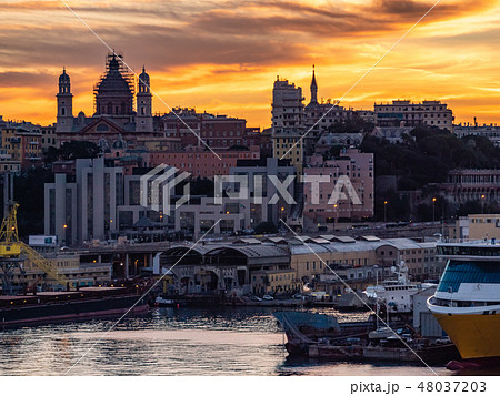 イタリア ジェノバ 街並み 48037203