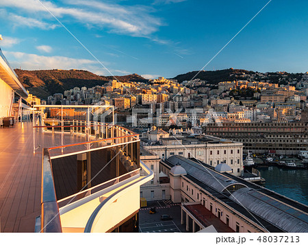 イタリア ジェノバ クルーズ船 街並み 48037213