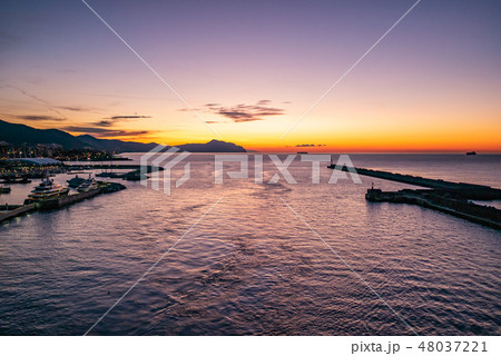 イタリア ジェノバ 朝焼け 48037221