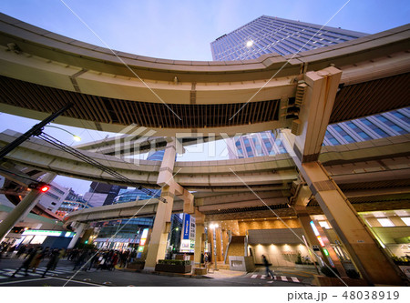 日本の東京都市景観　サンシャイン６０や人の流れ、池袋ジャンクションなどを望む（夜景） 48038919