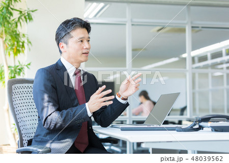 ミドルビジネスマン 48039562