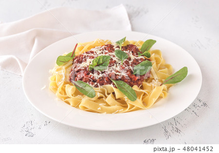 Portion of tagliatelle with bolognese sauce 48041452