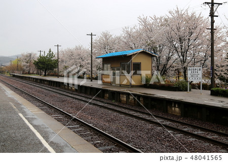 のと鉄道　七尾線　【能登中島駅 ( 愛称・演劇ロマン駅) 】 48041565