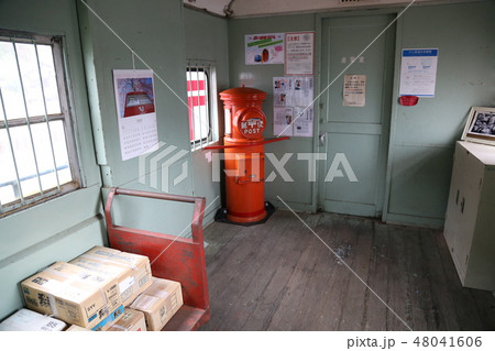 のと鉄道　七尾線　【能登中島駅の郵便車 】 48041606