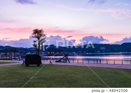 静岡県 下田港の夜明け まどが浜海遊公園の写真素材