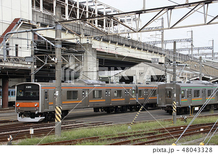 大宮総合車両センターにて検査を受ける205系電車 48043328