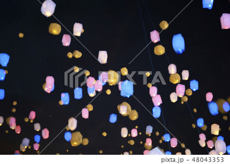 スカイランタンのイメージ　 48043353